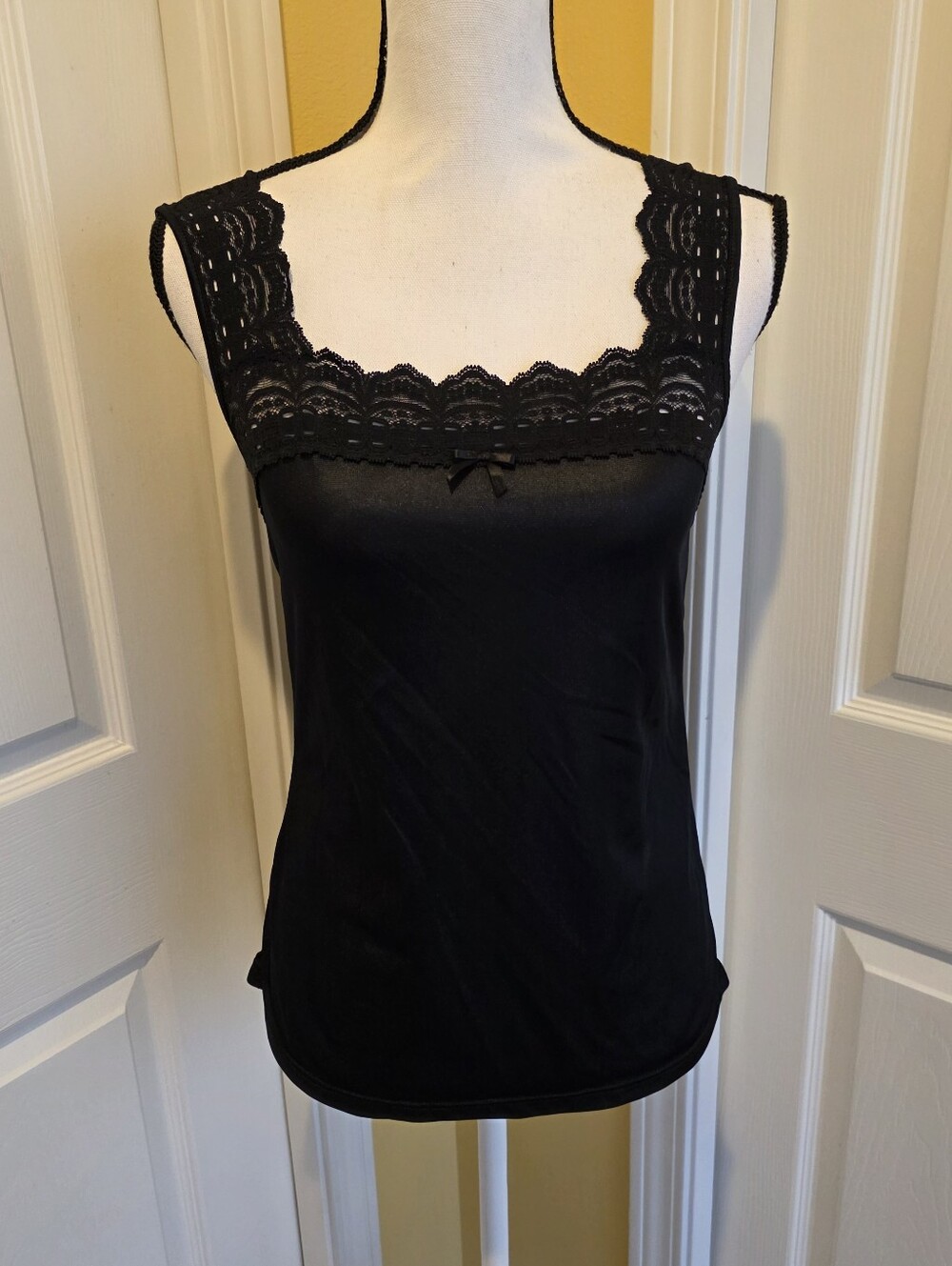 INTIMATE DETAILS BLACK CAMI TOP, SIZE 34